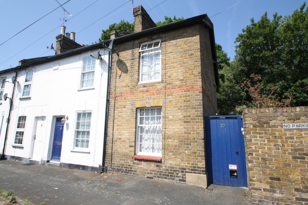 Farmers Road, StainesuponThames, Surrey, 2 bedroom, End of Terrace House