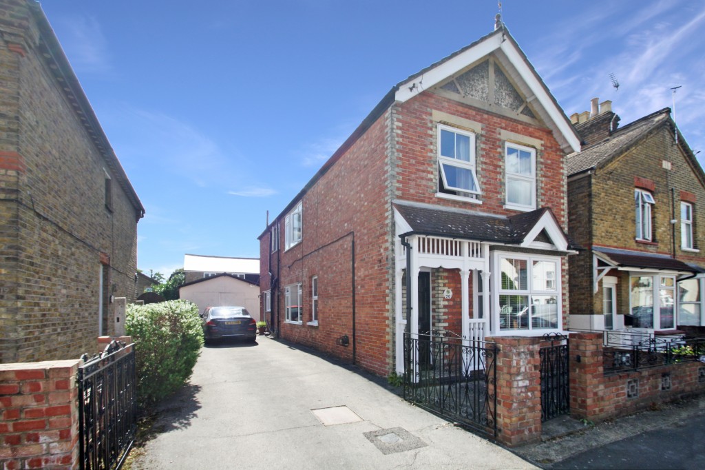 Hythe Road, StainesuponThames, Surrey, 3 bedroom, Detached House