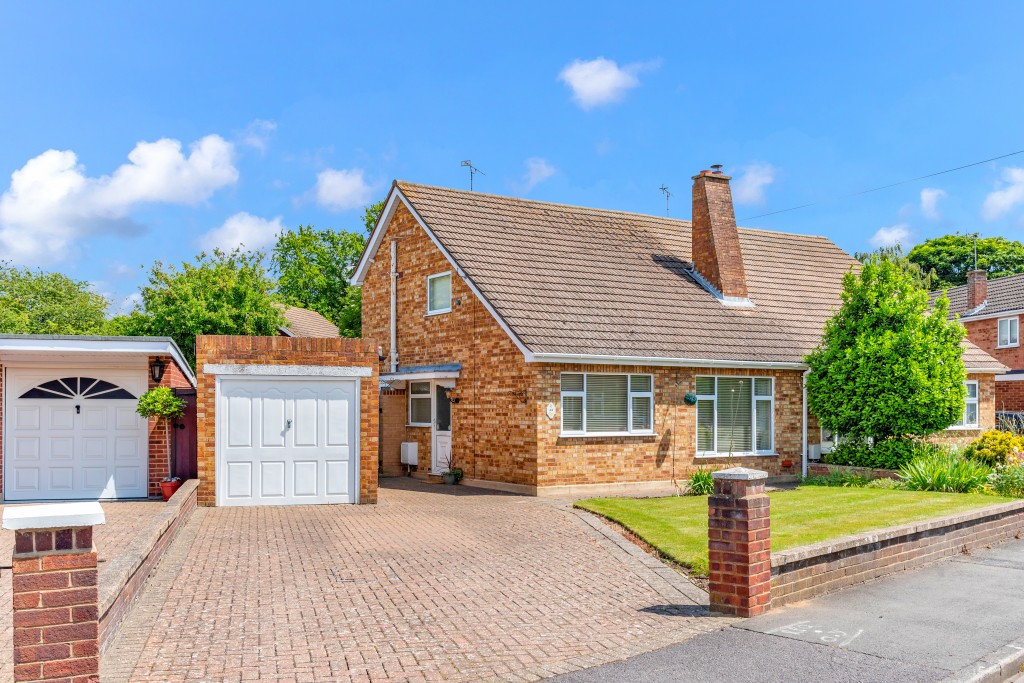 Knightsbridge Crescent, StainesuponThames, Surrey, 2 bedroom, Semi