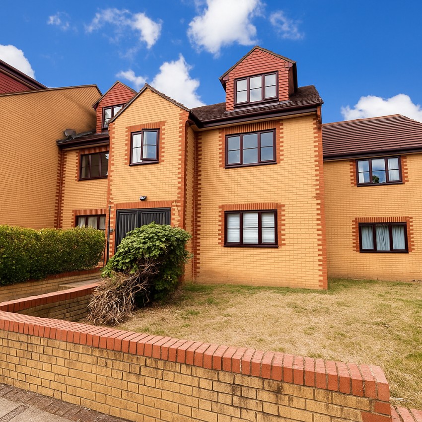 Images for Avenue Road, Staines-upon-Thames