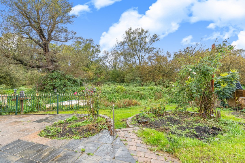 Images for Western Avenue, Chertsey, Surrey