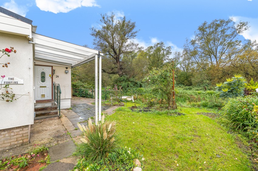 Images for Western Avenue, Chertsey, Surrey