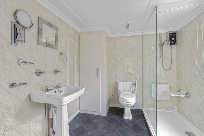 Images for Western Avenue, Chertsey, Surrey