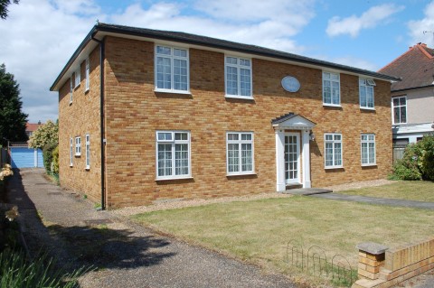 Parkland Grove, Ashford, Surrey