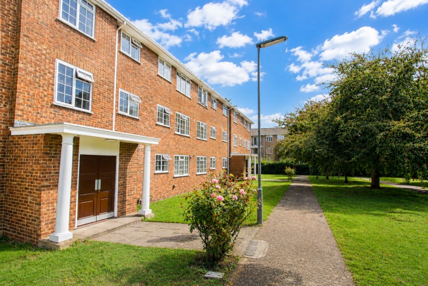 Images for Kingfisher Drive, Staines-upon-Thames